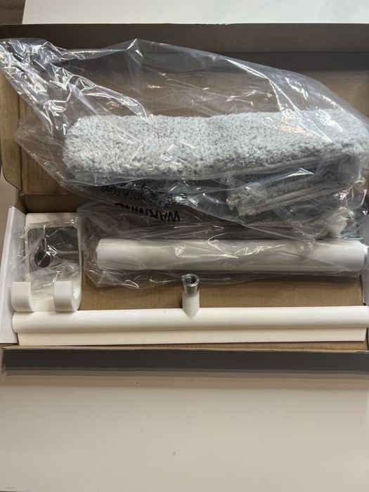 Ściągaczka do wody biała