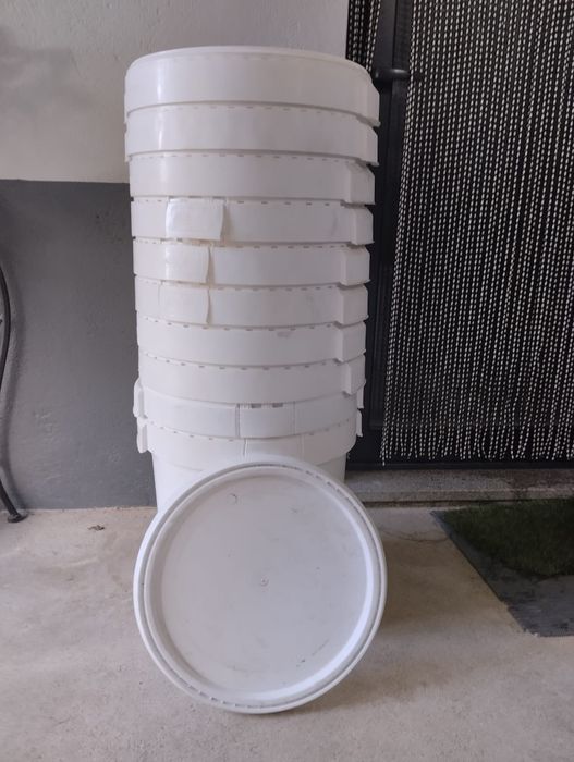 Baldes de plástico 25L com tampa
