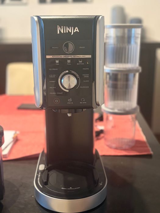 Ninja CREAMi delux - máquina de gelados