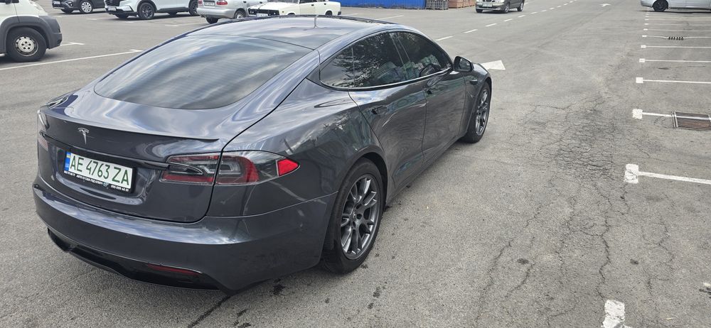 Tesla model s plaid