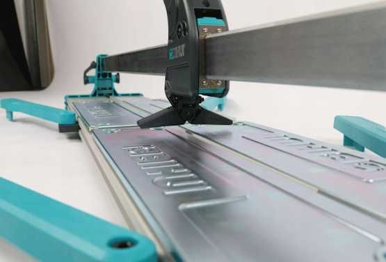 Przecinarka do płytek, gresu BIHUI TCW1300 z laserem