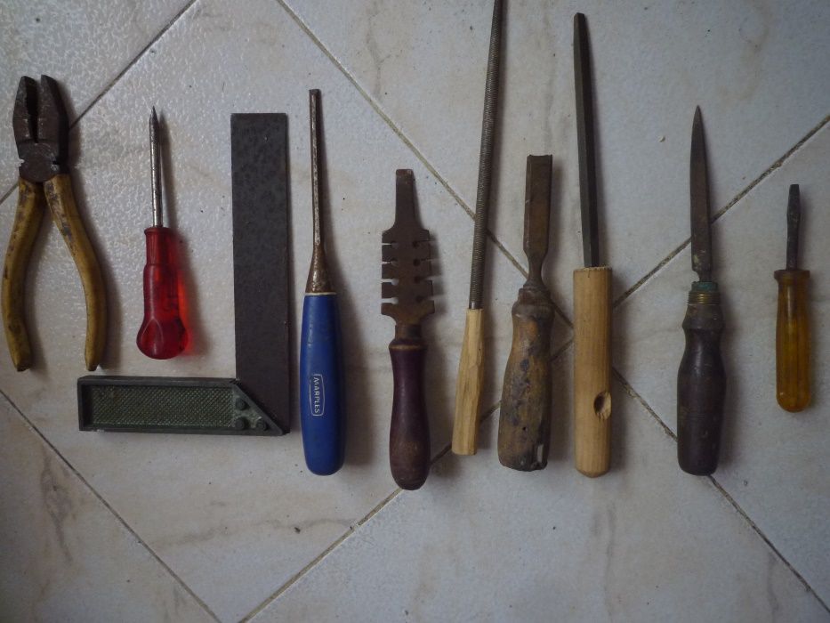 Lote de ferramentas antigas Cinzel, Limas e esquadro