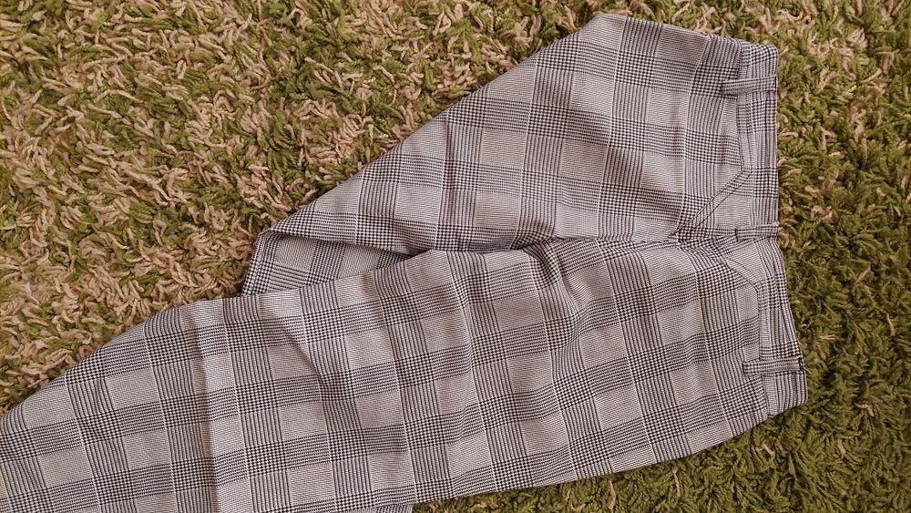 Spodnie w krate z szerszymi nagawkami 34