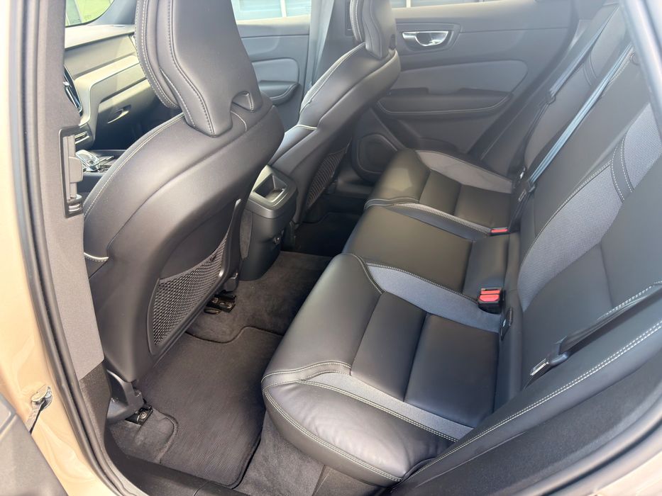 Wynajem Luksusowe VOLVO XC60 B5 AWD 2024r 2.0 Benzyna 250KM 4x4