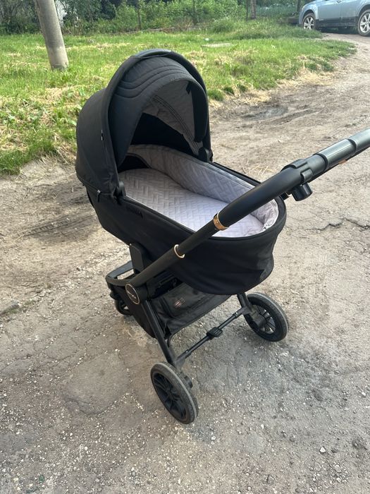 Продам каляску carrello epika