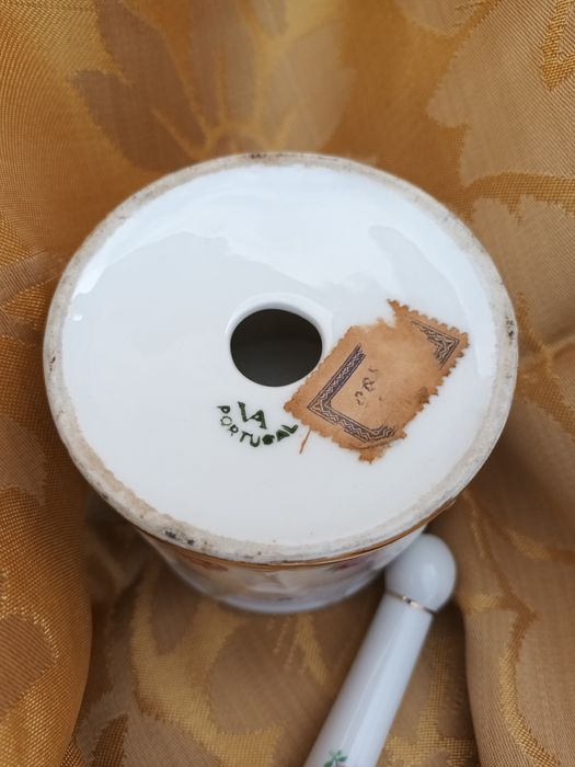 Extraordinário almofariz da Vista Alegre em estado  irrepreensível