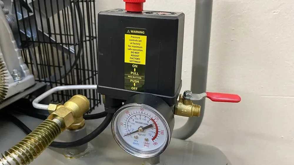 Компресор ремінний CROWN 100л 3.2кВт 10атм 450л/хв компрессор Польша