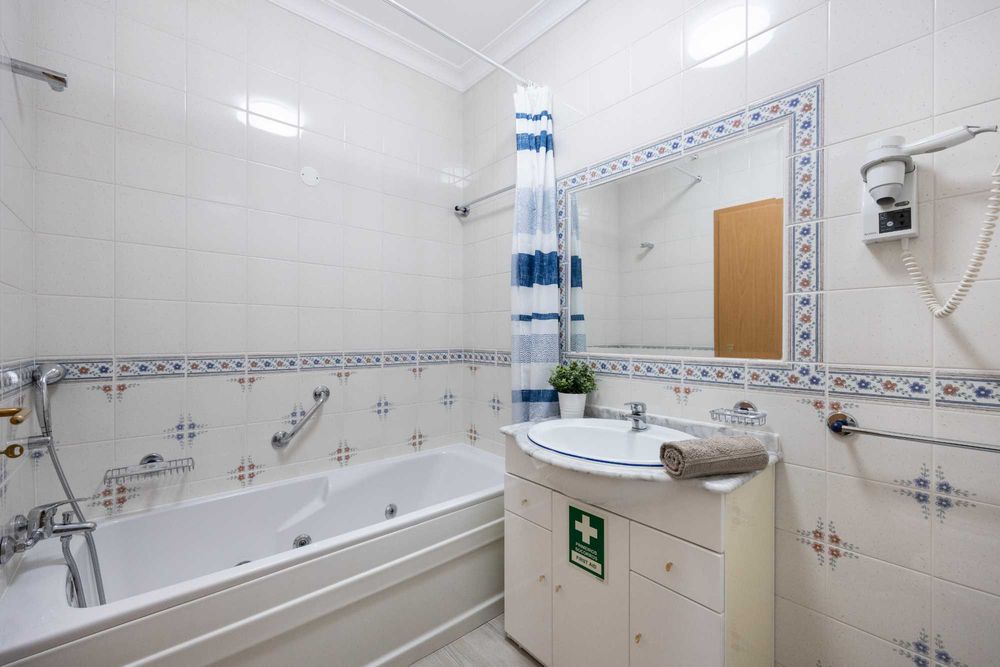 A 250 metros da praia - Magnífico T1 férias Praia da Rocha - AC, Piscina, Terraço, TV Cabo, WIFI e Garagem