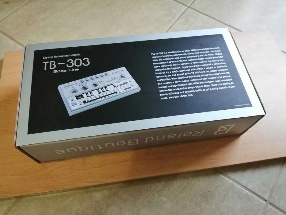 Sintetizador Roland TB-03 Bass Line (Novo)