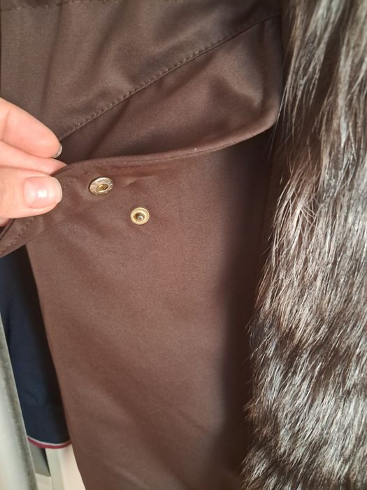 Продам парку с натуральним мехом чернобурки