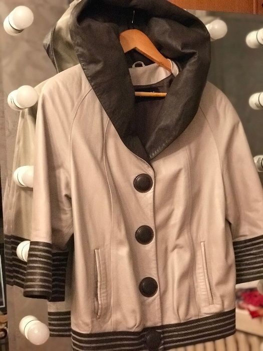 Женская куртка кожа цвет жемчуга с шоколадными вставками турецкое каче