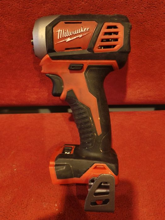 Zakretarka milwaukee BID