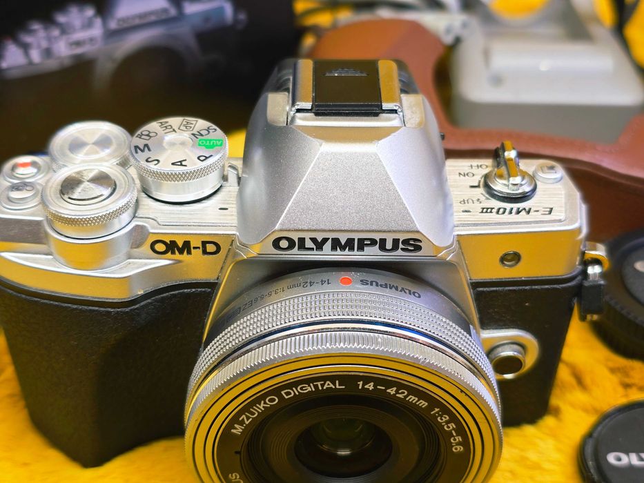 !ТОП-СТАН! Olympus OM-D E-M10 mark III Silver 14-42mm -3869 кадрів!-