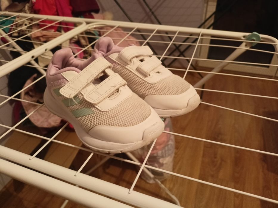Adidasy dla dziewczynki 27