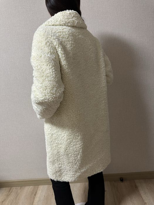 Біле зимове пальто