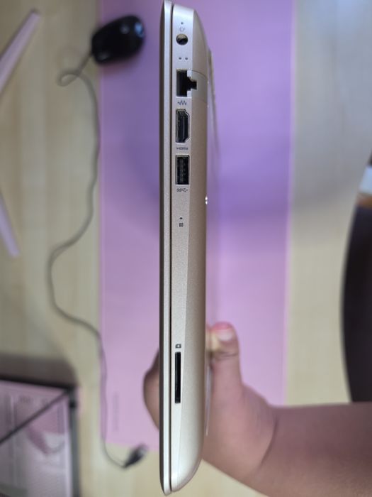 Portátil HP Pavilion 15‑aw001np – Windows 11 limpo + rato HP