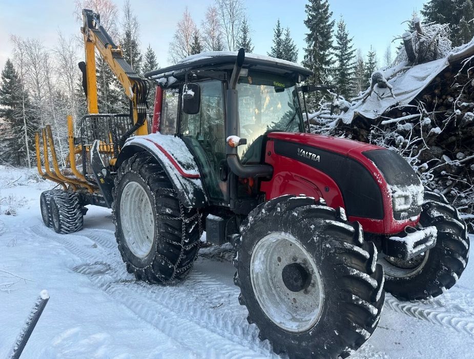 Ciągnik leśny forwarder kompletny zestaw leśny Valtra N111e + Przyczepa ONIAR 17 T + Żuraw ONIAR 7400