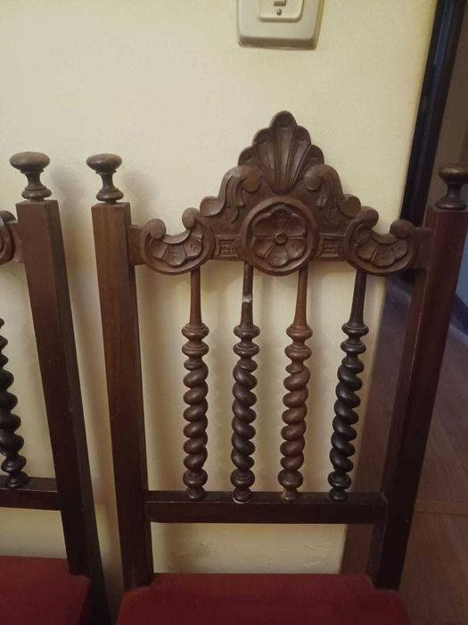 Conjunto de Cadeiras de Madeira