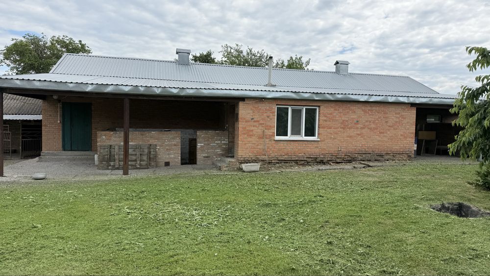 ПРОДАМ хату ,участок,свинарник,дачу, в селі