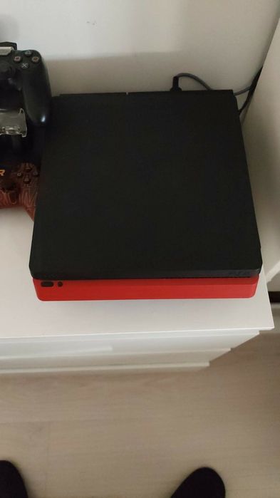 PS4 Slim como nova + 2 jogos