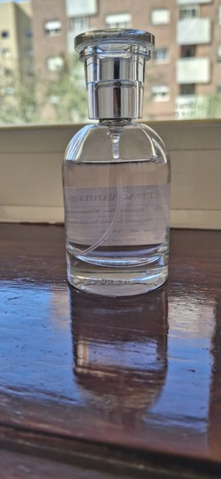 Perfume Stradivarius nr. 15 Our Essence (versão antiga)