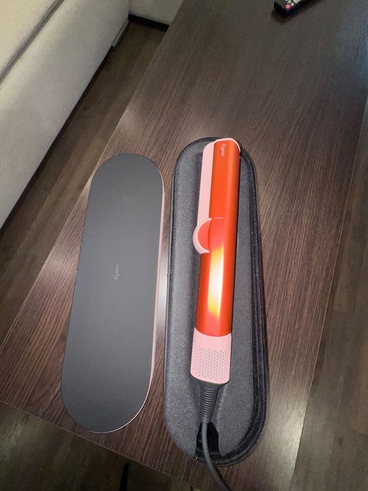 Dyson Airstrait