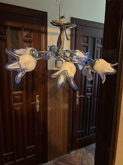 Люстра в велику кімнату.