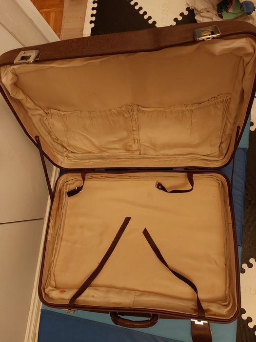 PRL Stara walizka na kluczyk skóropodobny materiał PRL