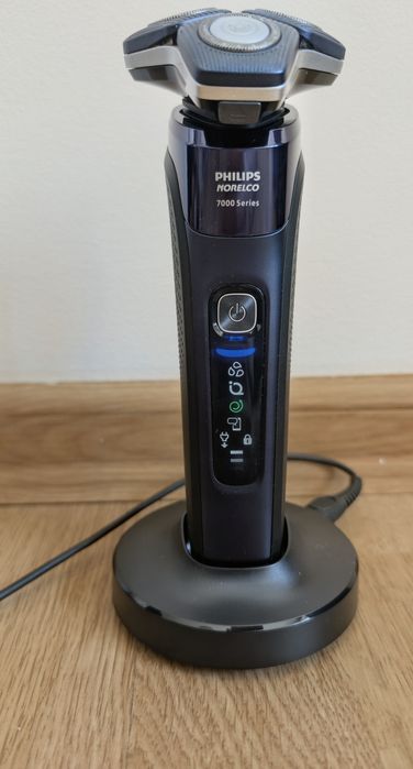 Електробритва Philips Norelco S7800 (Серія 7000) з очищувальною станцією