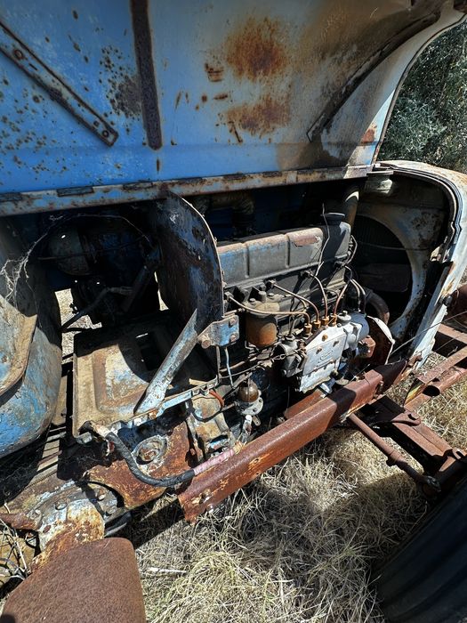 Trator Clássico Fordson Dexta + Grade de Discos (Para Restauro / Peças)