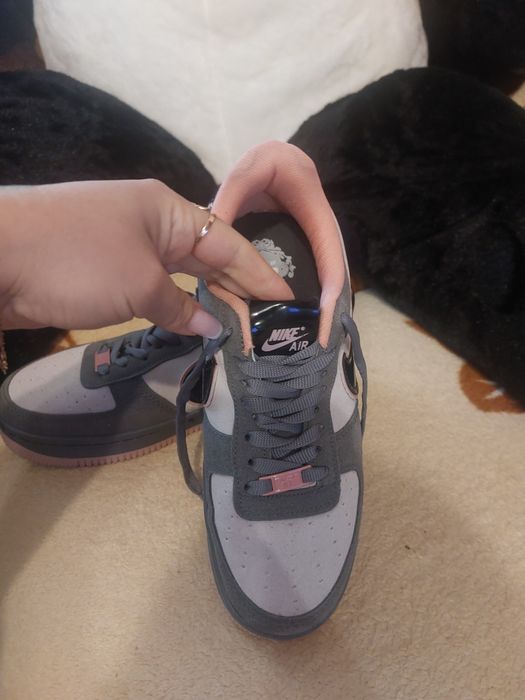 Продам кросівки жіночі