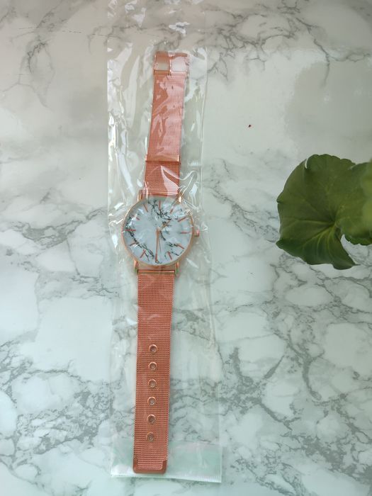 Nowy zegarek rose gold z marmurkiem.