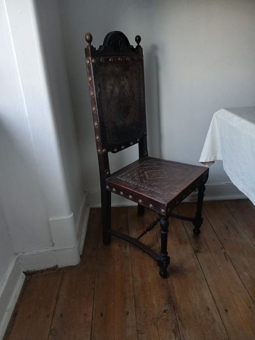 Conjunto de mesa de madeira maciça com  cadeiras