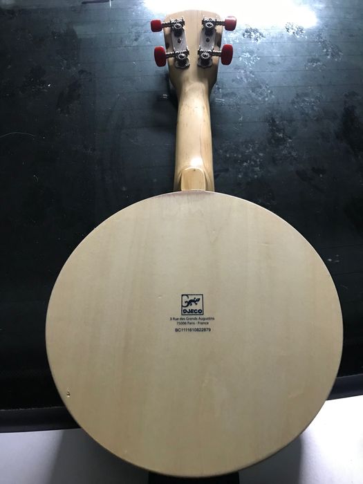 Vendo Banjo Novo para crianças aprenderem