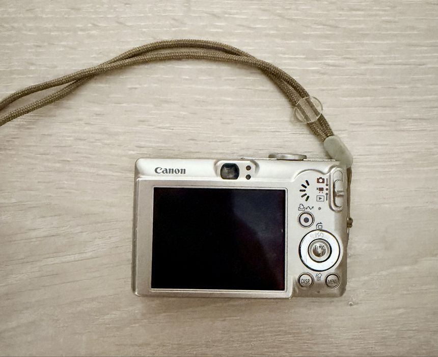 Камера  Canon цмфровая
