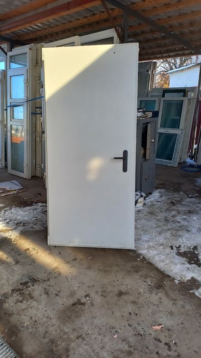 Двери  960*2100 мм противопожарные ЕІ - 60 , решетки 690*1610 мм