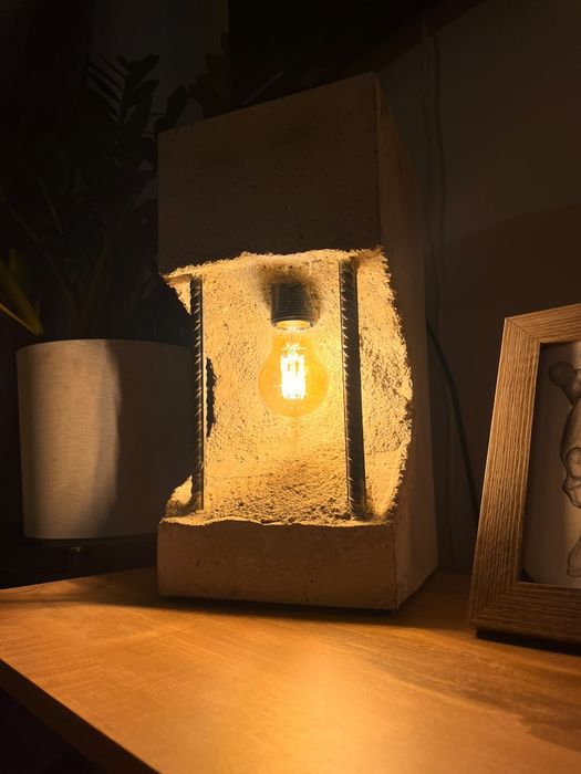 Lampa betonowa w stylu industrialnym