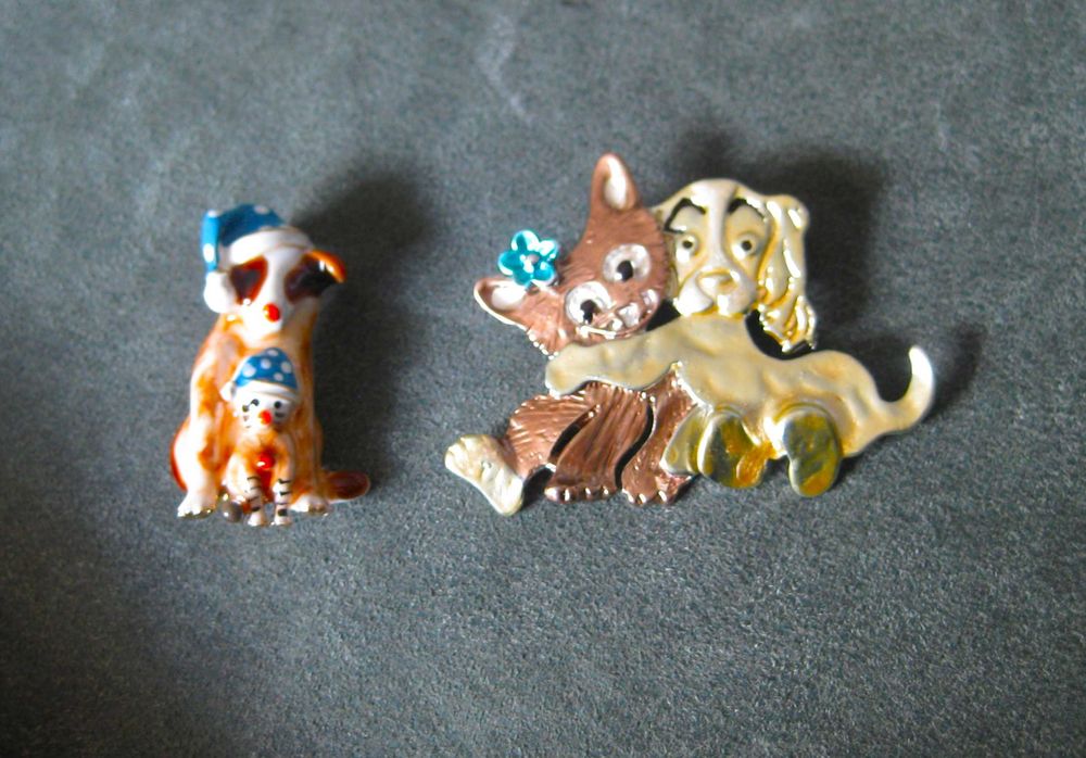 Alfinete / Broche / Pregadeira Cão e Gato Abraçados NOVO