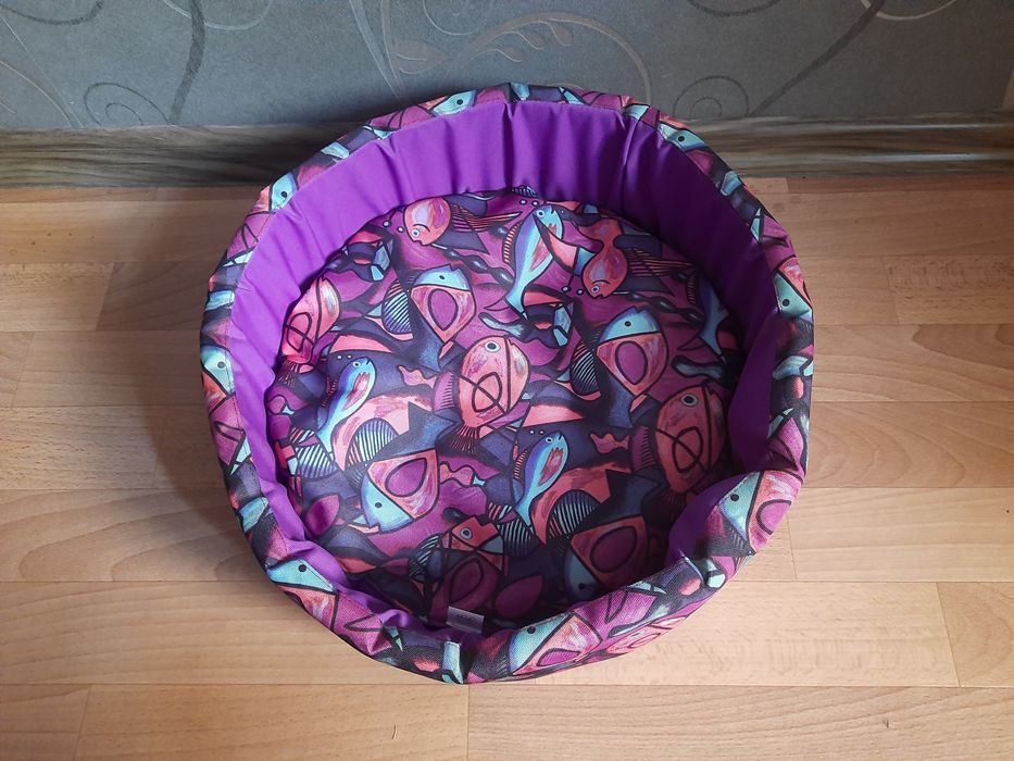 лежанка лежак для кішок та собак Fifa 42×42×13 см Нова