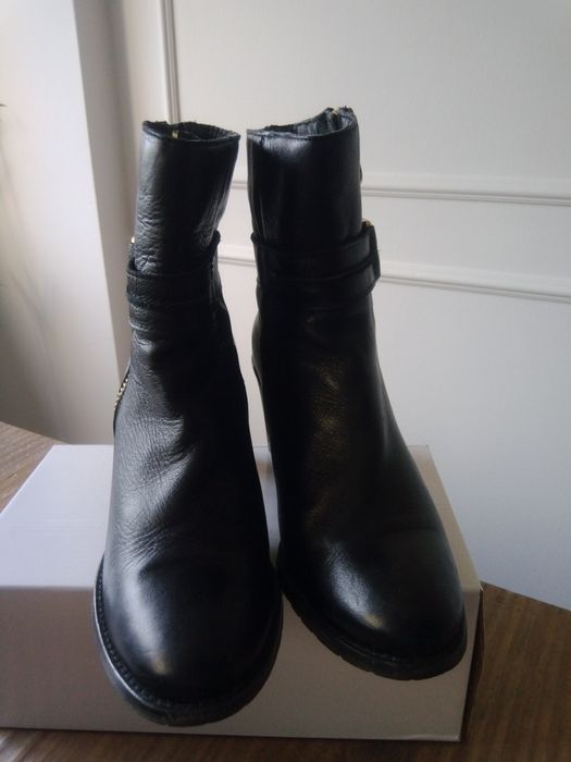 Botas pretas tamanho 39