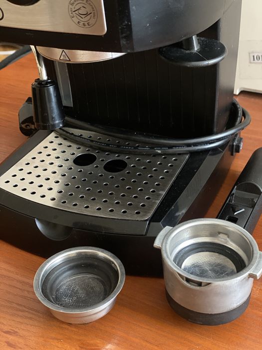 Кавоварка рожкова DeLonghi EC156.B
