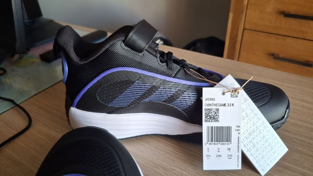 Tenis Adidas novos