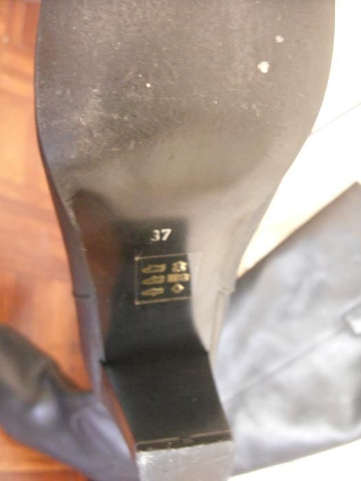 Botas 37 Cano Alto em Pele Genuína - Como Novas