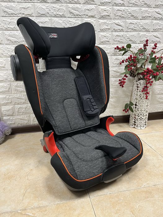 Автокрісло BRITAX ROMER KIDFIX 2 XP SICT Група 2/3 (15-36кг) бустер