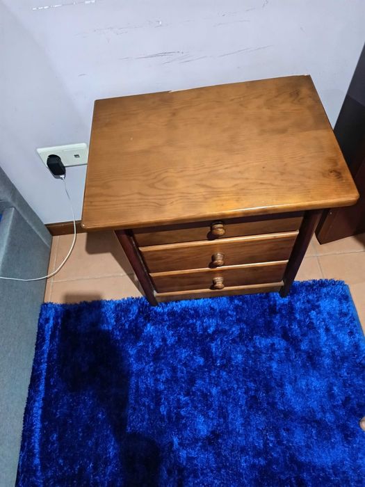 Comoda e mesas de cabeceira