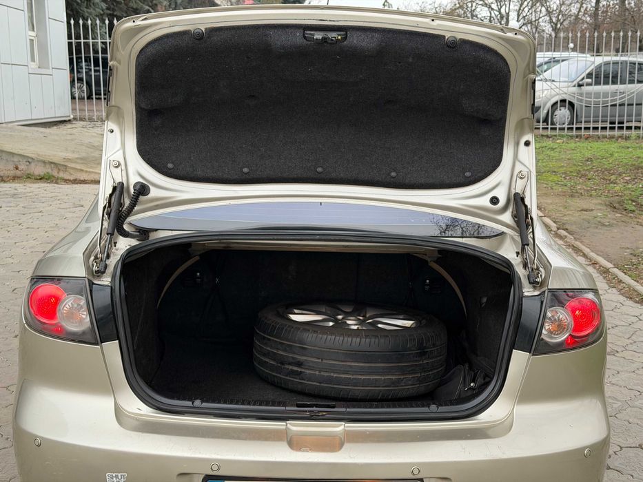 Продам Mazda 3 2008 рік рест 1.6 автомат газ- бензин 4-пок