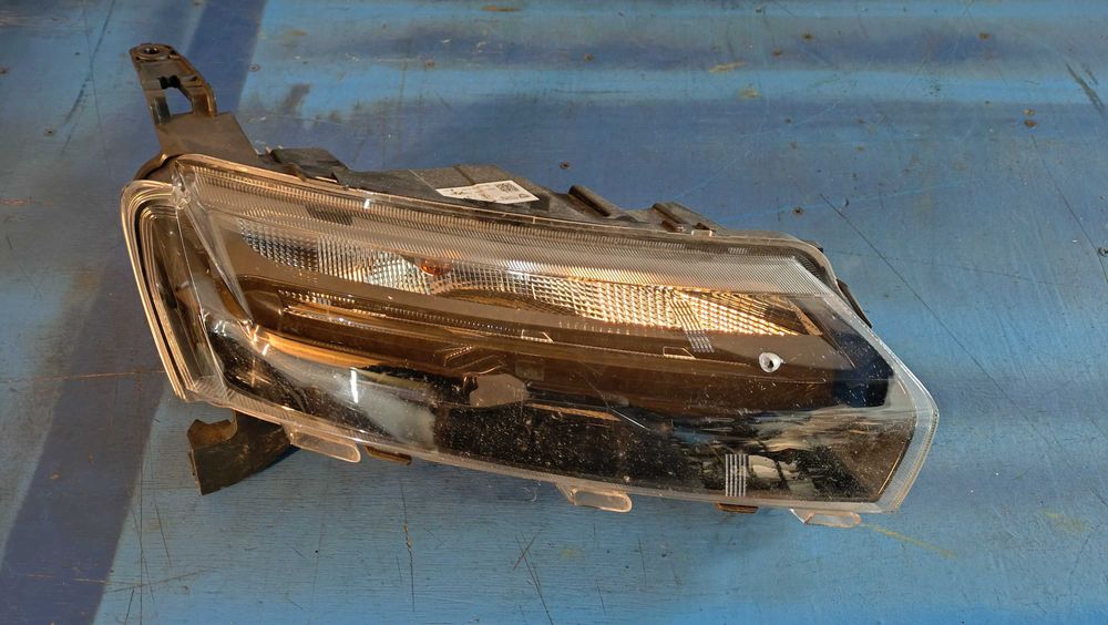 Dacia spring prawa przód lampa LED EU