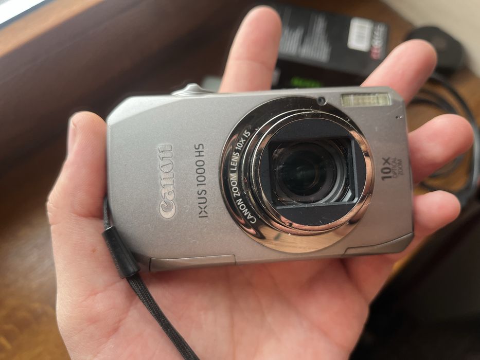 Фотоапарат Canon IXUS1000HS стан гарний  є зарядне .