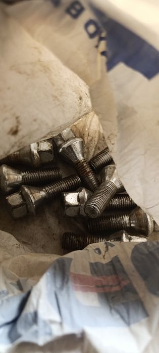 Колесный болт 16 шт. Комплект