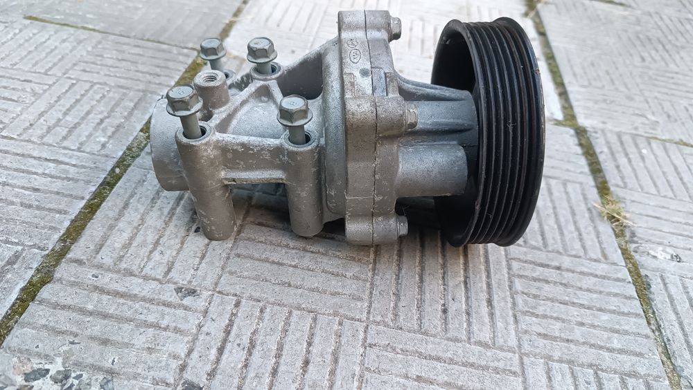 Помпа Hyundai Sonata YF 2009 —2014 Водяний насос Kia Optima